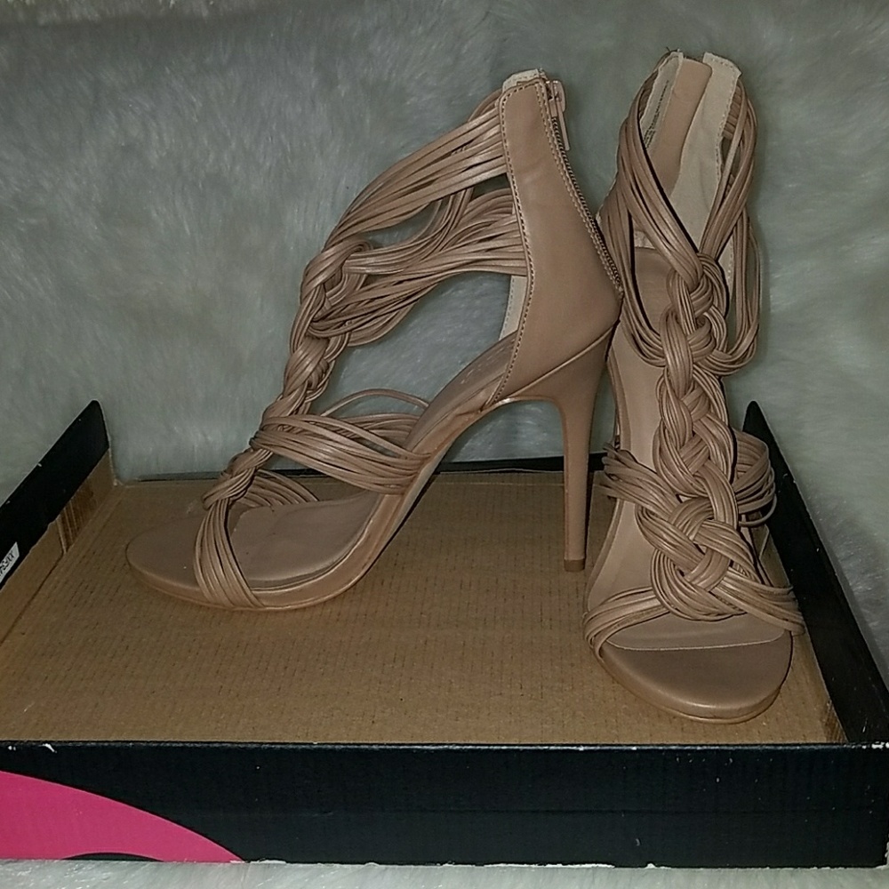 Charlotte Rouse size 9 heels